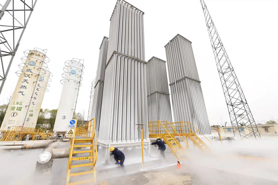 3-1-2-全力以赴做好天然气冬季保供 LNG储罐.jpg